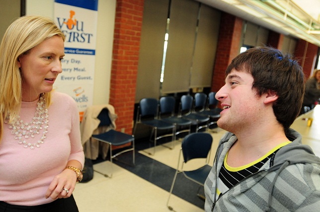 Alumna Kerri Bennett chats with student during visit to campus